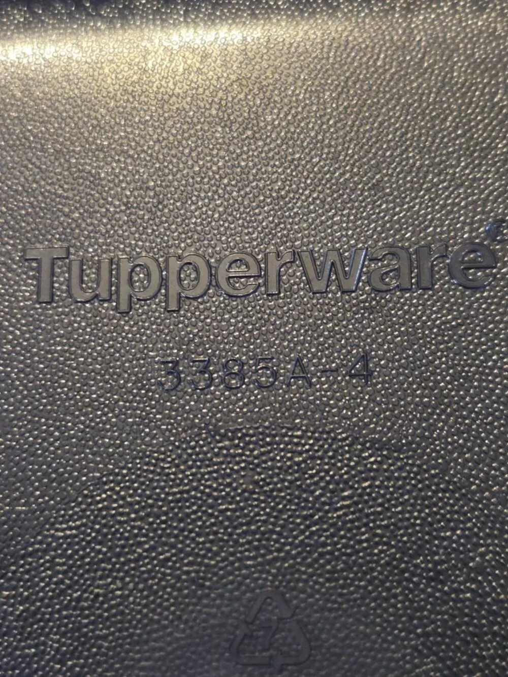 Tupperware vent serve